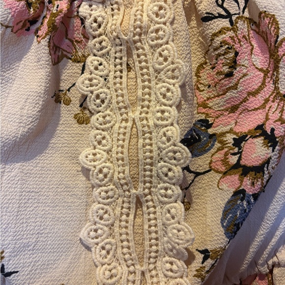 Feathers Peach and Black Floral Top - Picture 5 of 6